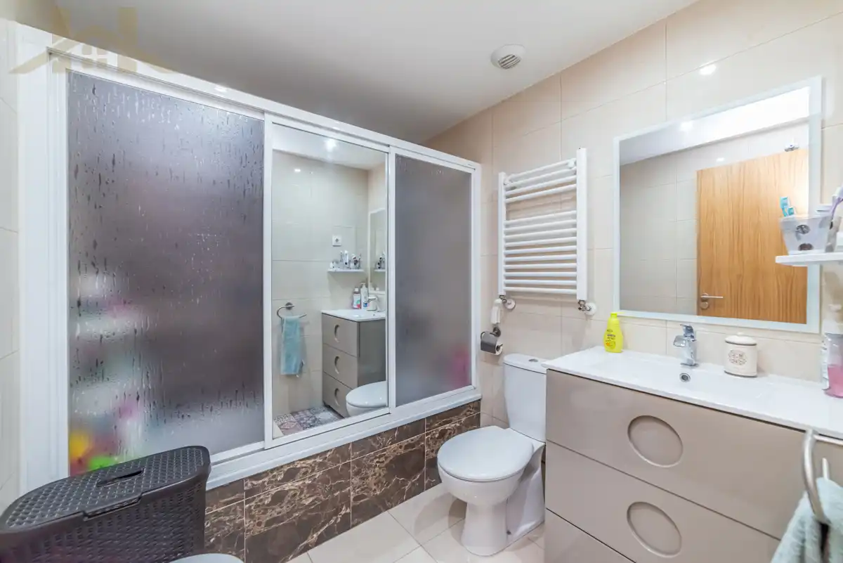 Baño de Piso en venta en Leganés con Aire acondicionado, Calefacción y Trastero