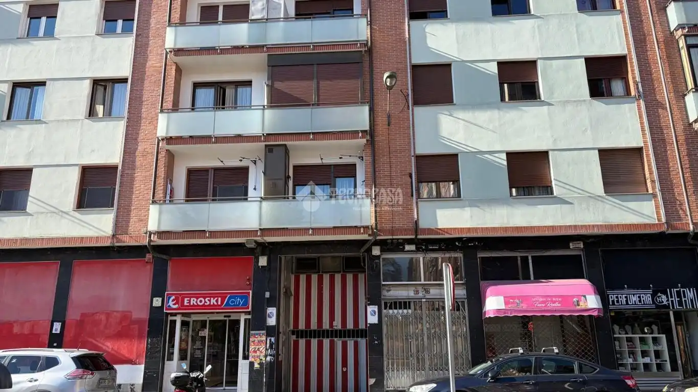 Vista exterior de Garatge en venda en Bilbao 