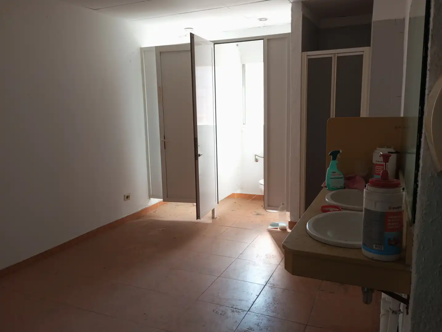 Bany de Nau industrial en venda en Épila amb Calefacció i Alarma