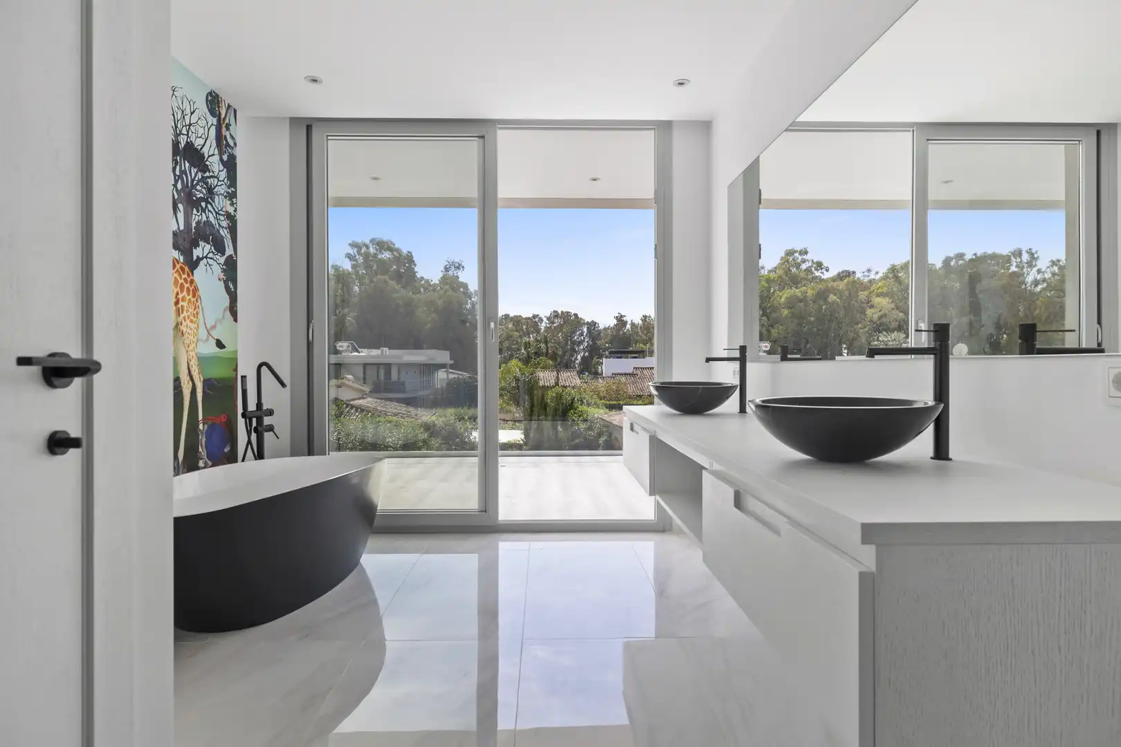Baño de Casa o chalet en venta en Marbella con Aire acondicionado, Jardín privado y Terraza