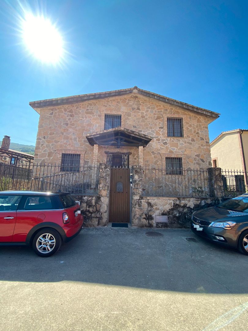 Vista exterior de Finca rústica en venda en Cabezuela del Valle amb Aire condicionat, Calefacció i Jardí privat