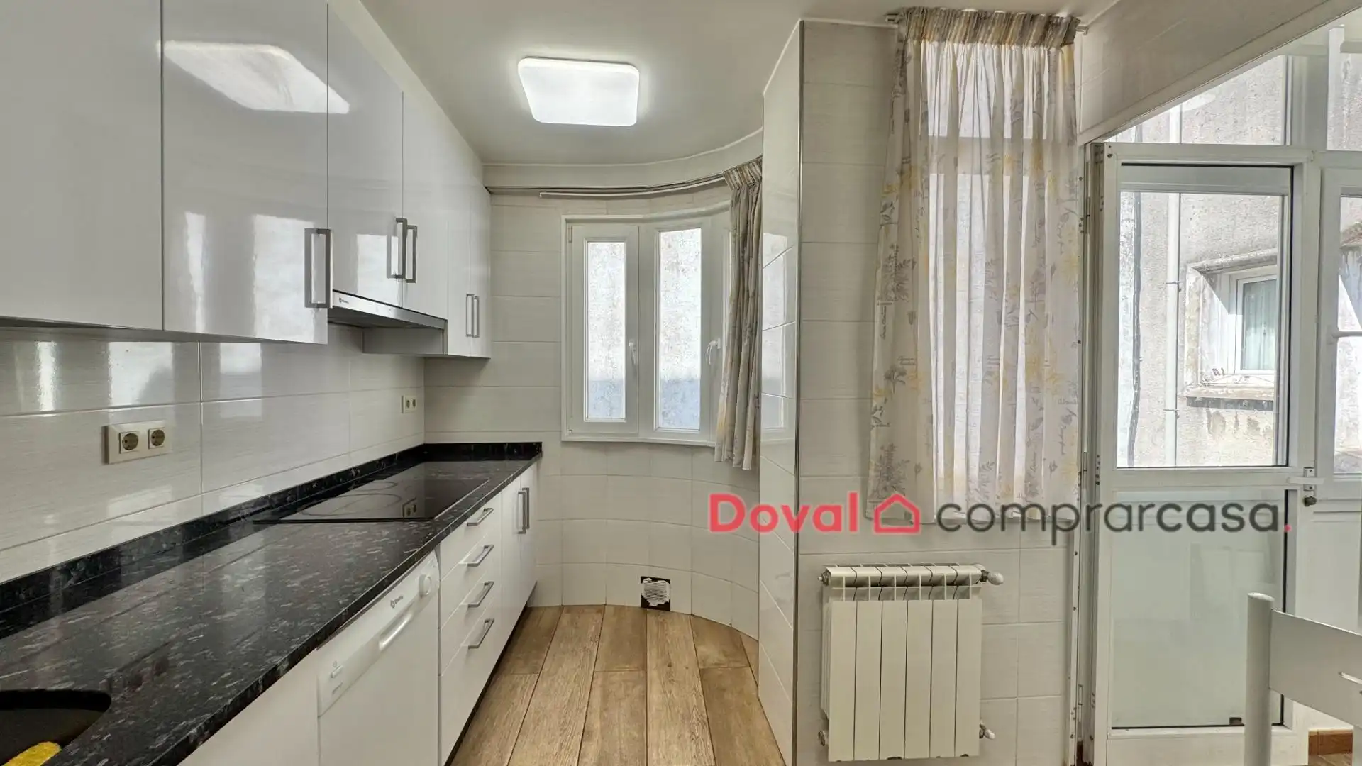 Kitchen of Flat for sale in Vigo   with Heating, Private garden and Terrace
