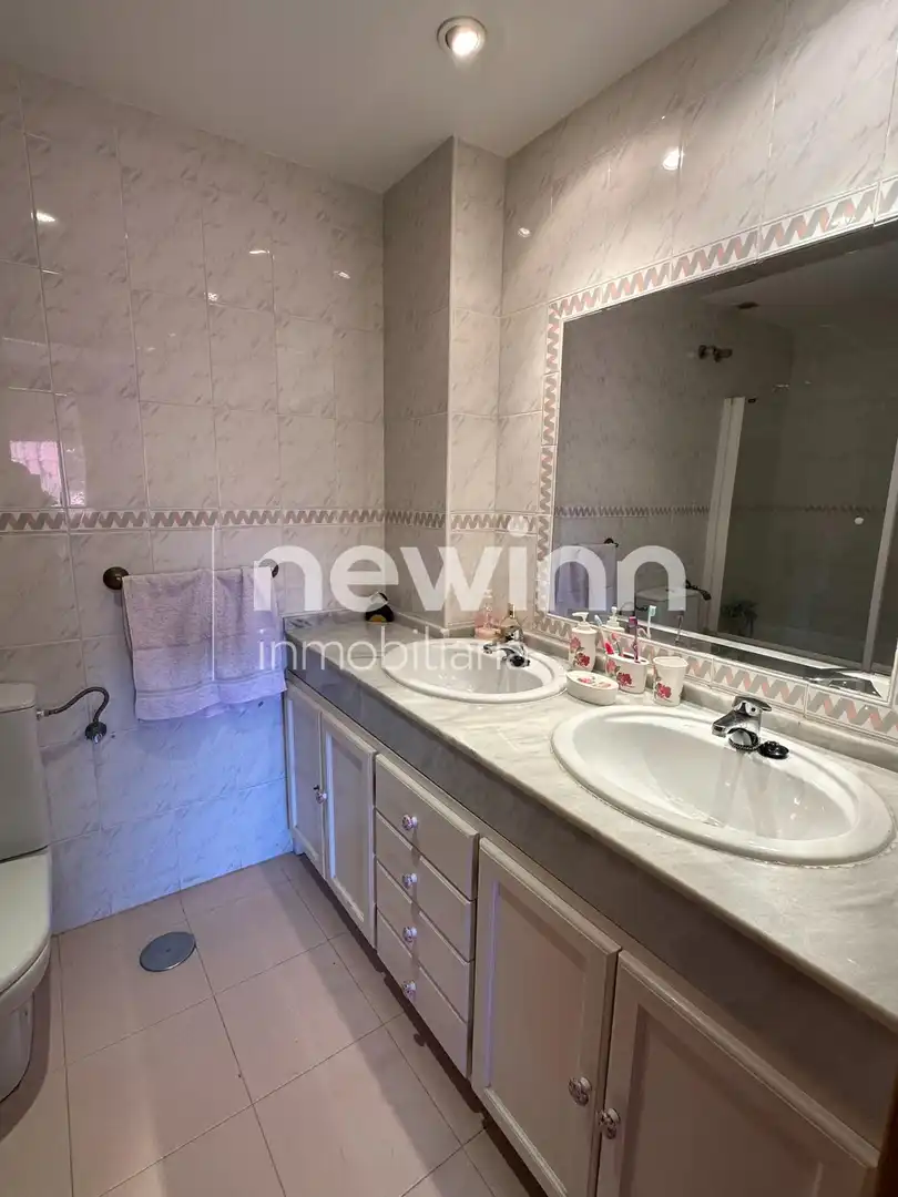 Badezimmer von Wohnung zum Verkauf in Marbella mit Klimaanlage, Heizung und Privatgarten