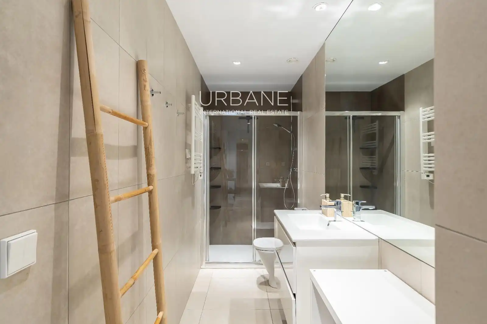 Bathroom of Flat for sale in Barcelona  with Air Conditioner, Heating and Terrace