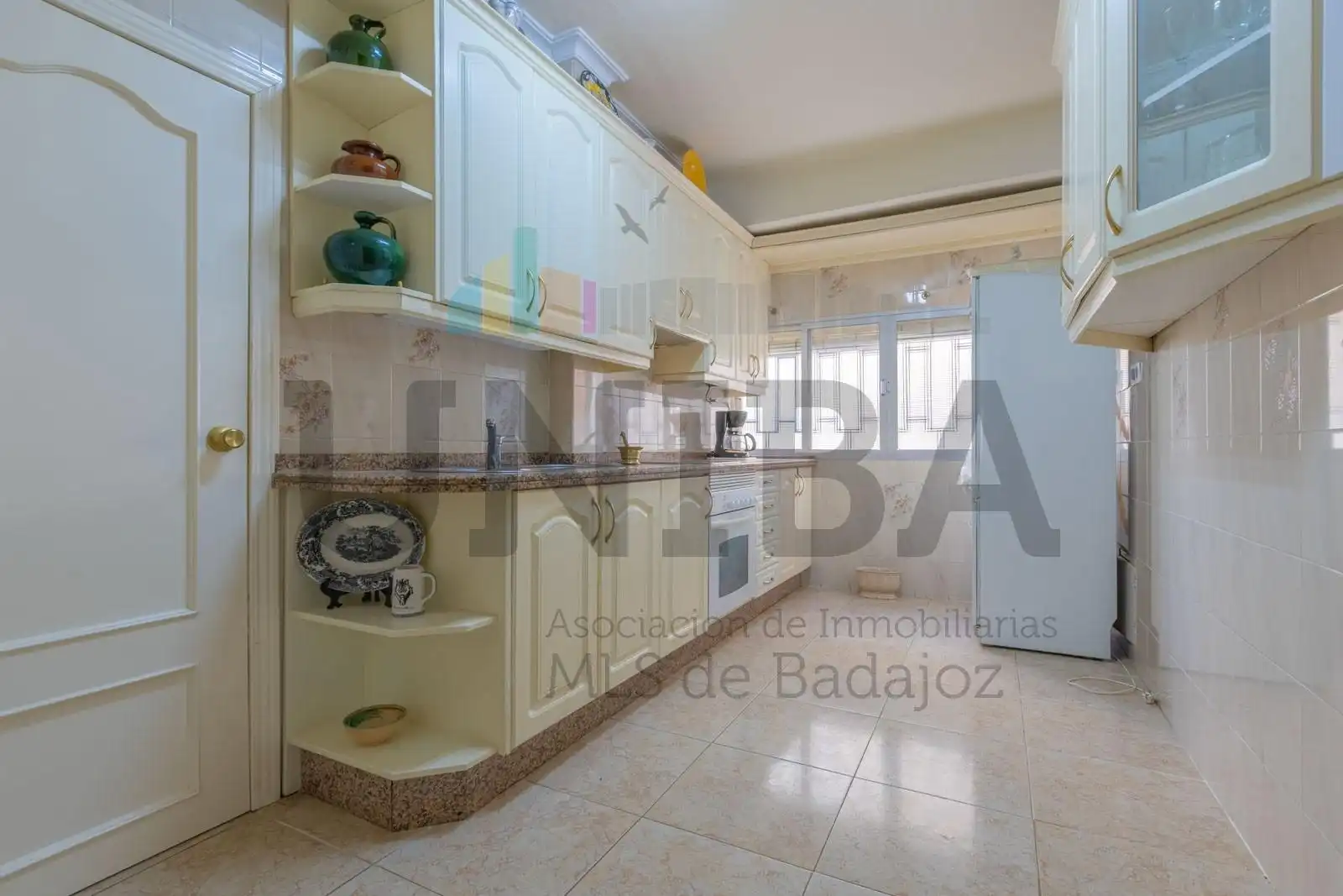 Küche von Wohnung zum Verkauf in Badajoz mit Klimaanlage, Privatgarten und Terrasse