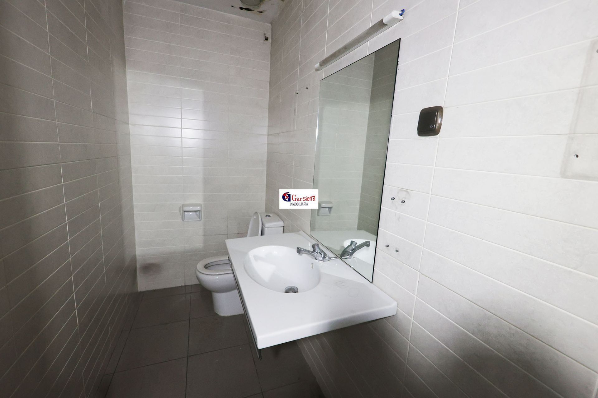 Bany de Local en venda en  Madrid Capital