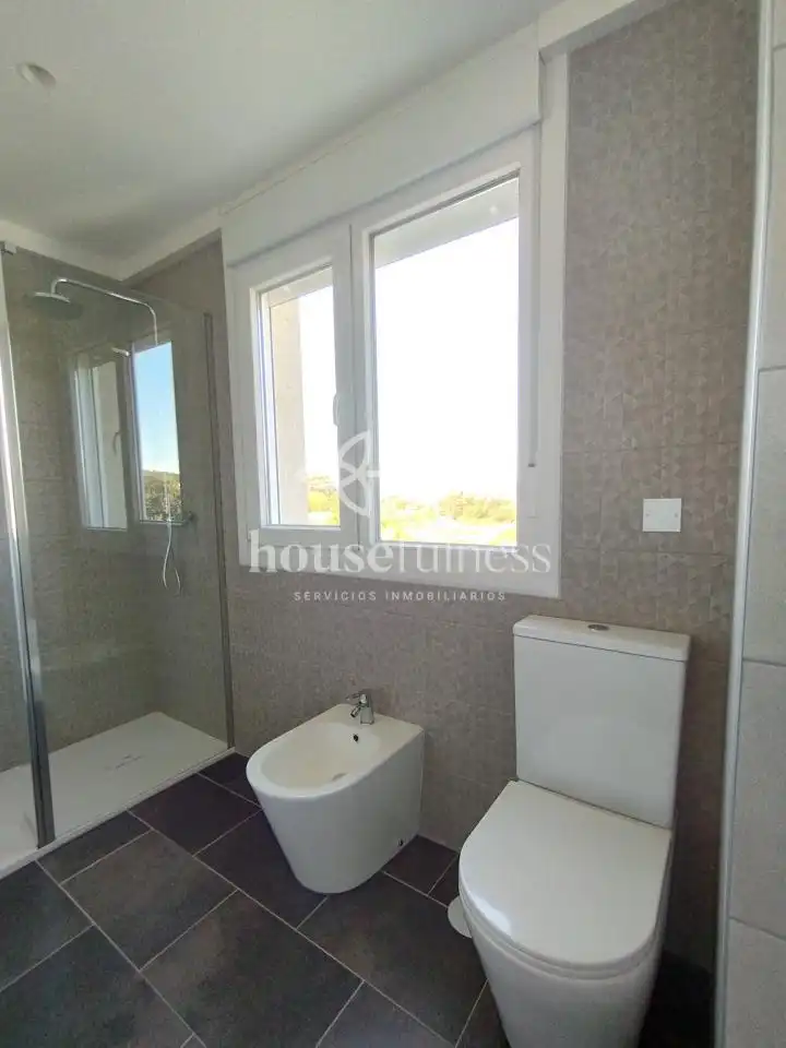 Baño de Apartamento de alquiler en Ferrol con Calefacción, Trastero y Amueblado