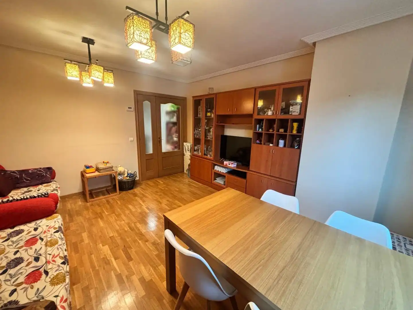 Sala de estar de Piso en venta en Oviedo  con Calefacción, Parquet y Trastero