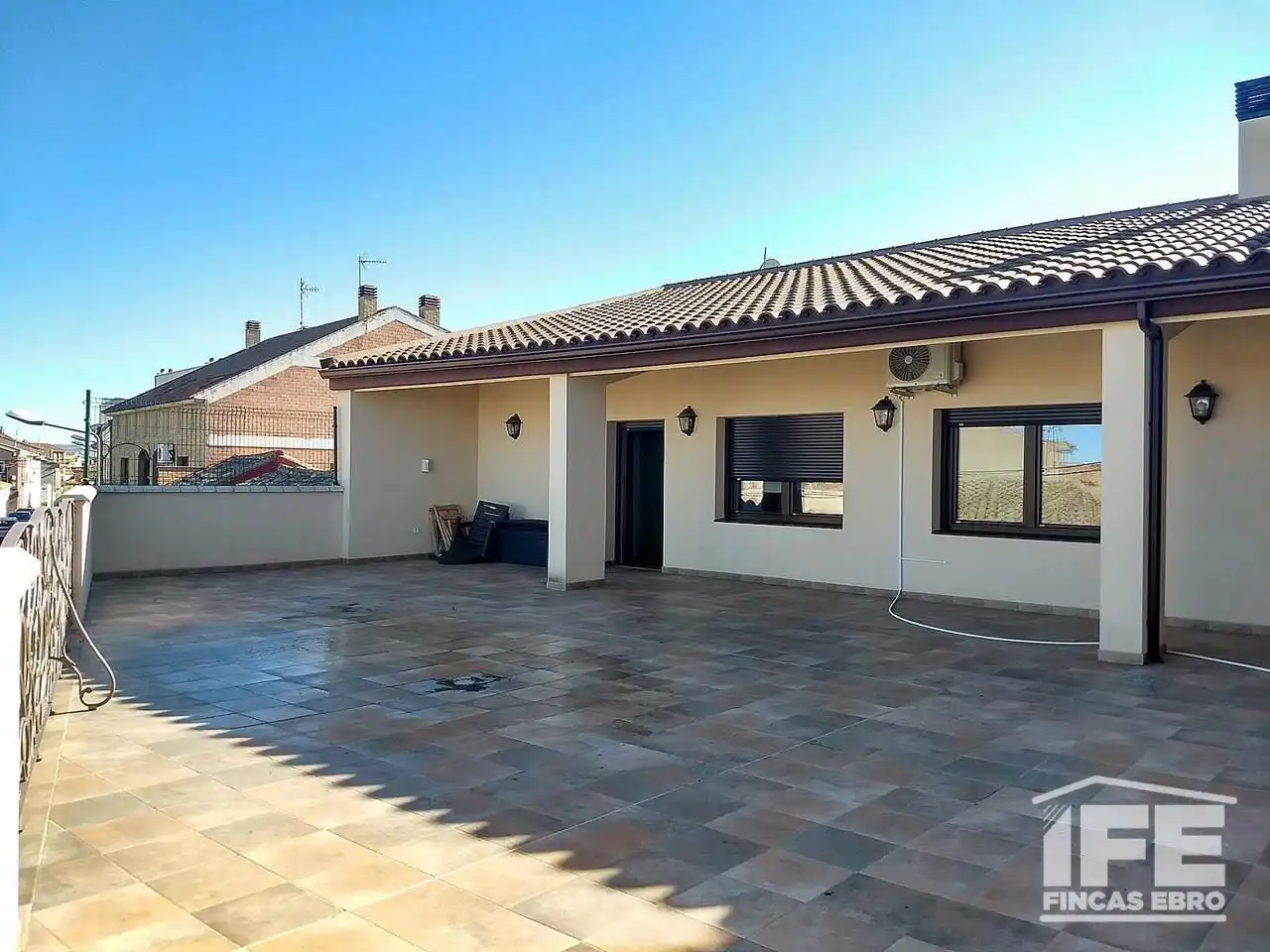 Terrassa de Casa o xalet en venda en Alagón amb Aire condicionat, Calefacció i Jardí privat