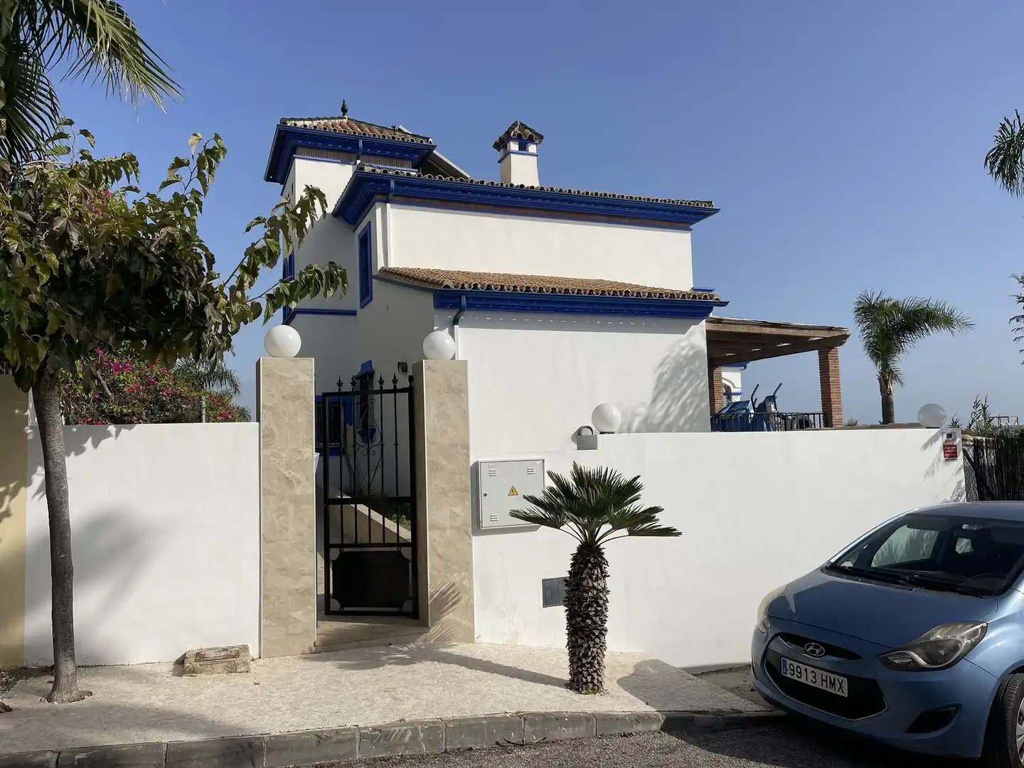 Exterior view of Houses for sale in Estepona  with Air Conditioner, Private garden and Terrace