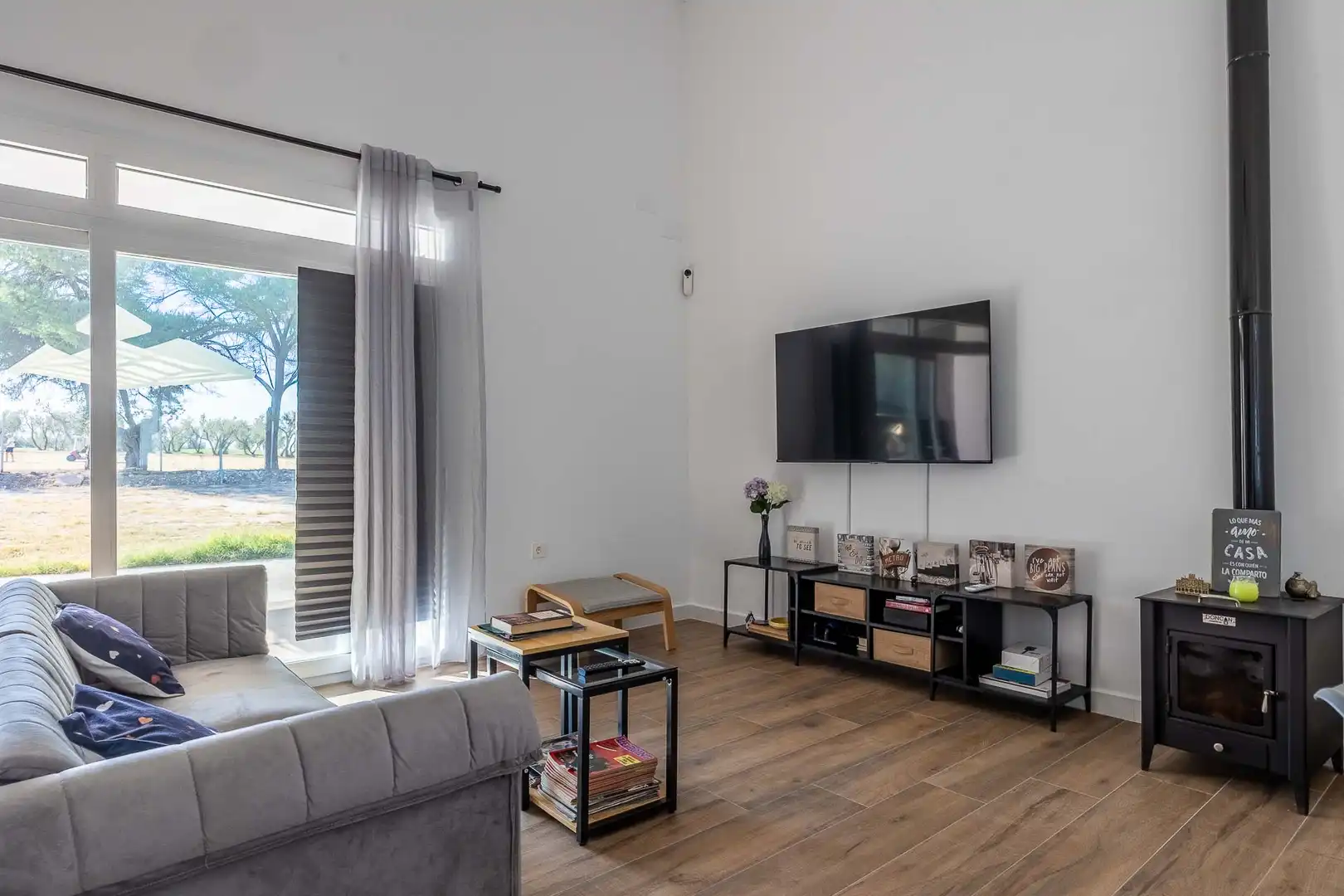 Sala d'estar de Casa o xalet en venda en Aznalcázar amb Aire condicionat, Jardí privat i Internet