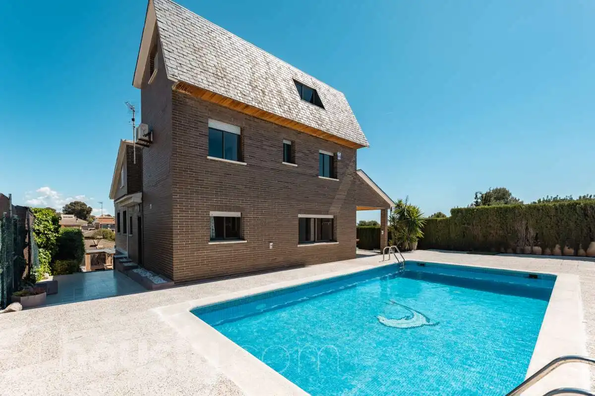 Casa amb piscina en venda a Avinguda de la Llum ., imagen 40
