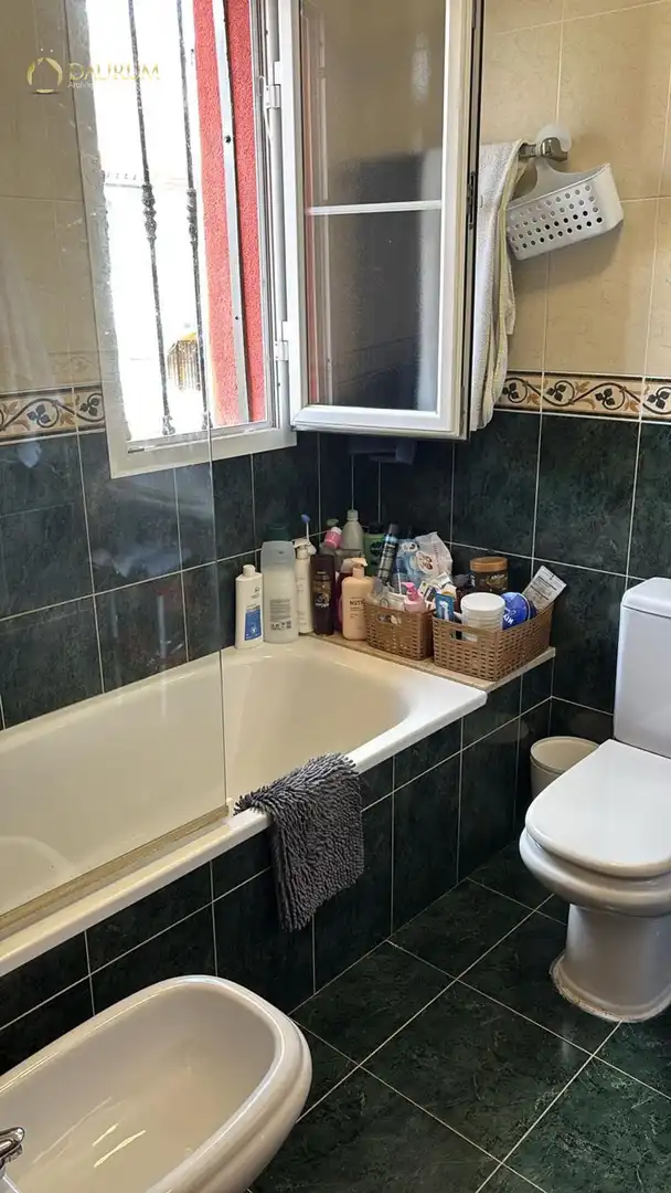 Bany de Casa adosada en venda en Vélez-Málaga amb Aire condicionat, Terrassa i Piscina