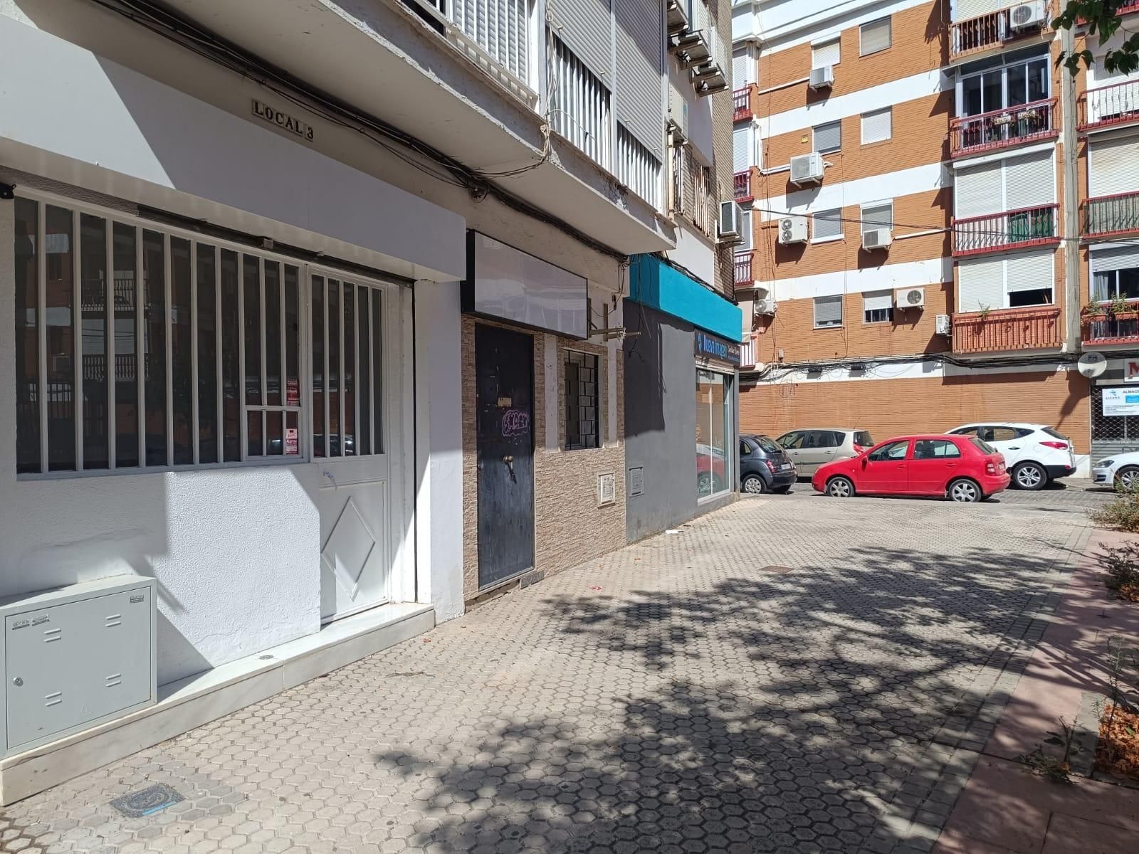 Vista exterior de Local en venda en  Sevilla Capital