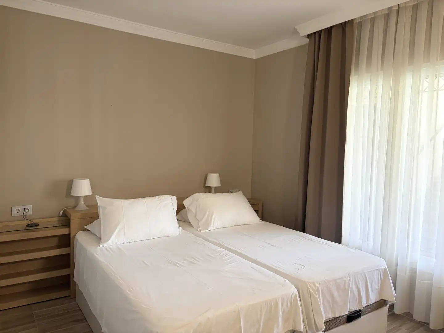 Dormitori de Apartament de lloguer en Marbella amb Aire condicionat, Terrassa i Piscina