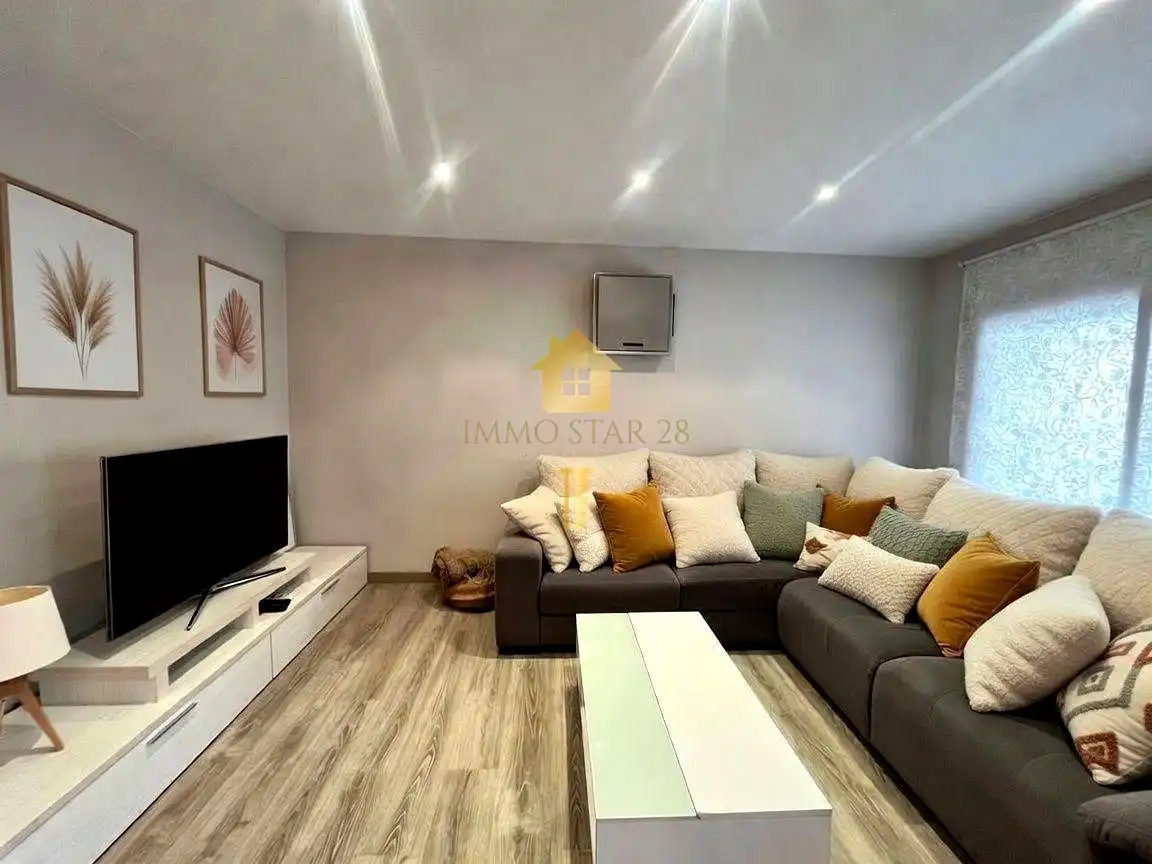 Sala d'estar de Casa adosada en venda en Palau-saverdera amb Aire condicionat, Calefacció i Jardí privat