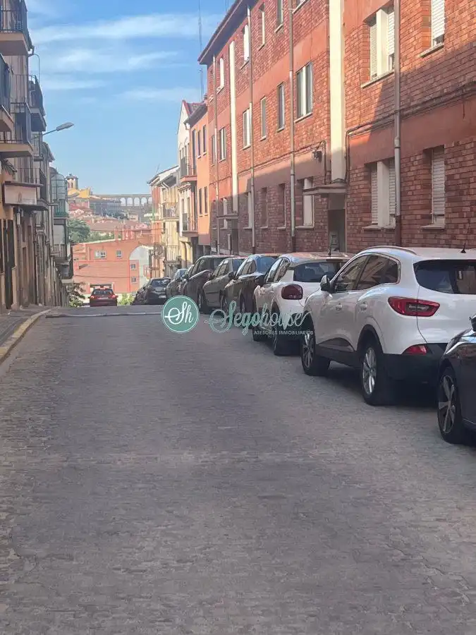 Aparcament de Pis en venda en Segovia amb Calefacció i Terrassa