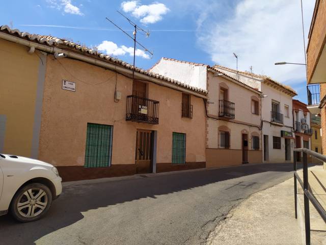 Casa adosada en Venta en Constitucion en Hinojosas de Calatrava