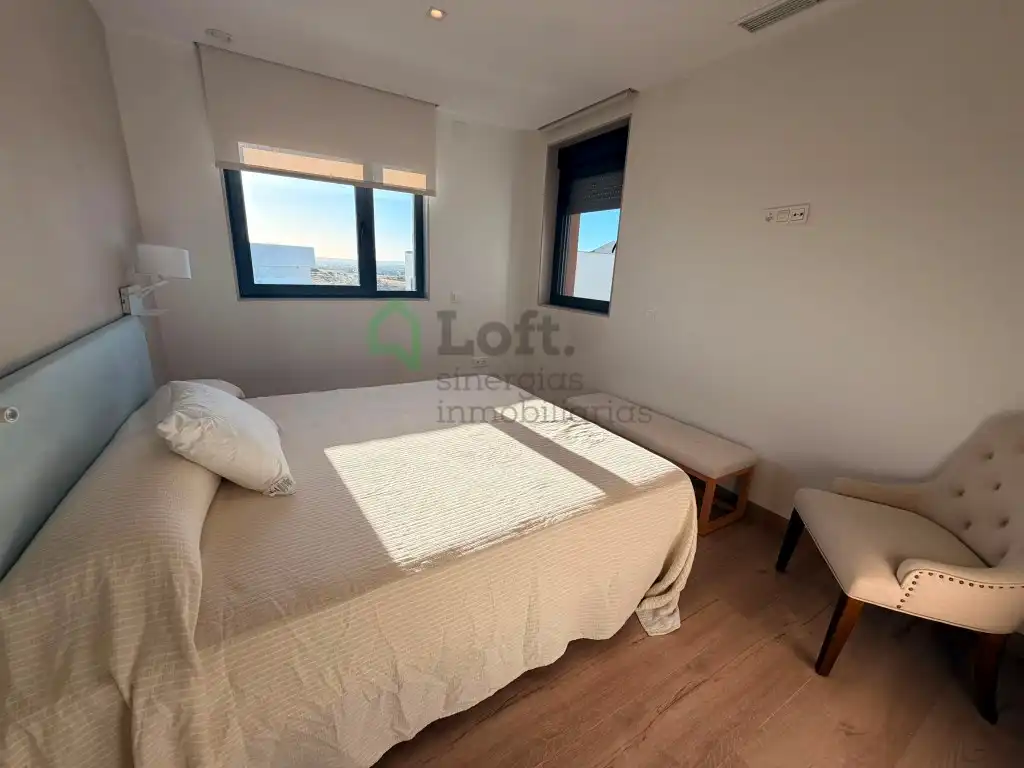 Dormitori de Casa o xalet en venda en Badajoz amb Terrassa, Piscina i Domòtica