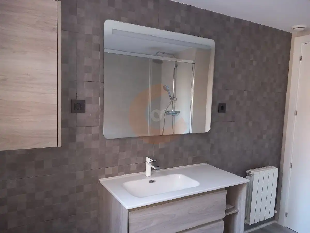 Bathroom of Flat for sale in El Vendrell  with Air Conditioner, Heating and Parquet flooring
