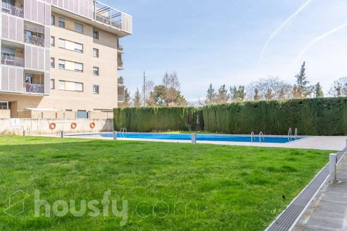 Piscina de Pis en venda en Vilafranca del Penedès amb Aire condicionat, Calefacció i Jardí privat