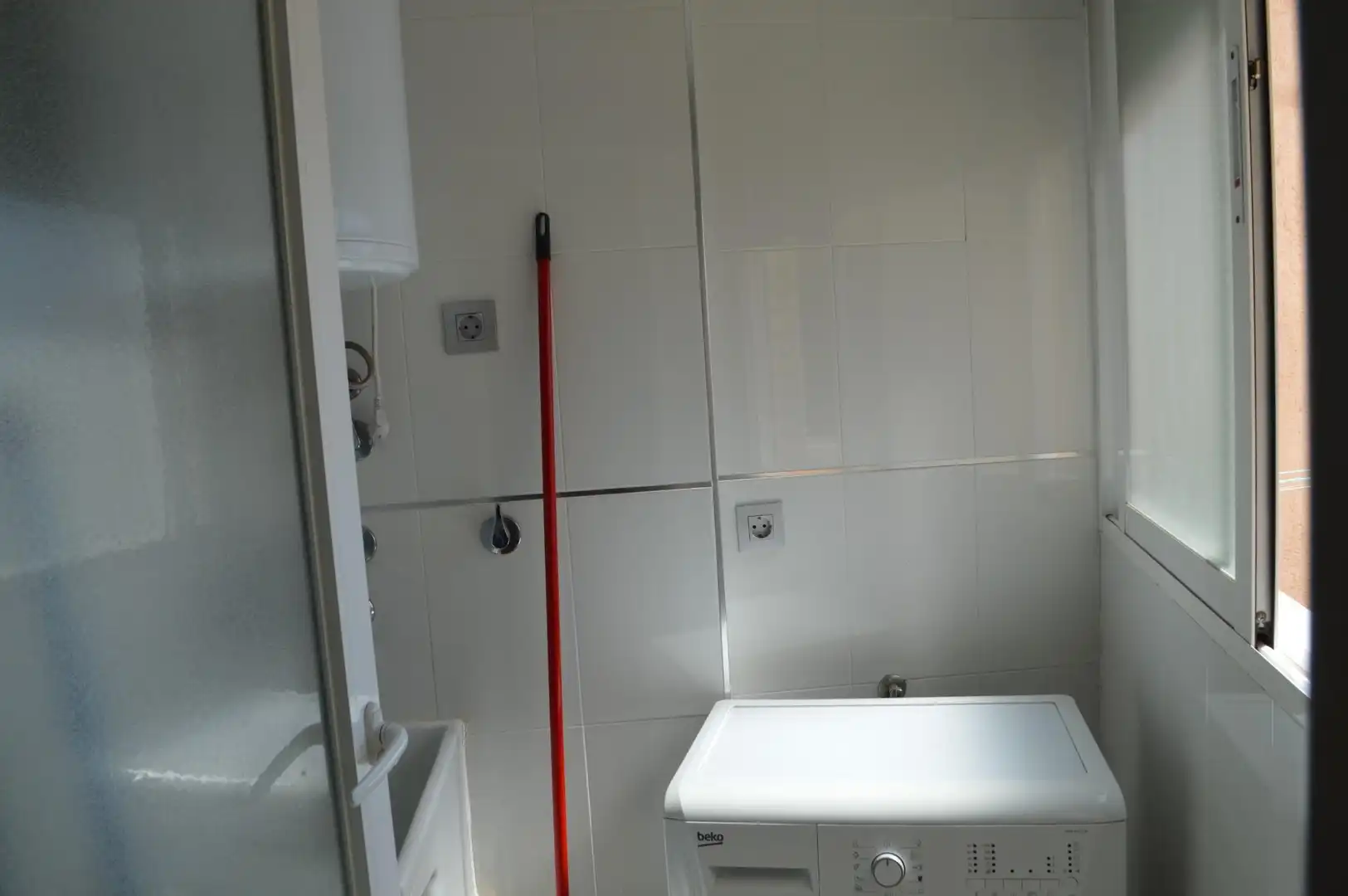 Bathroom of Flat for rent in Granada  with Air Conditioner, Furnished and Balcony