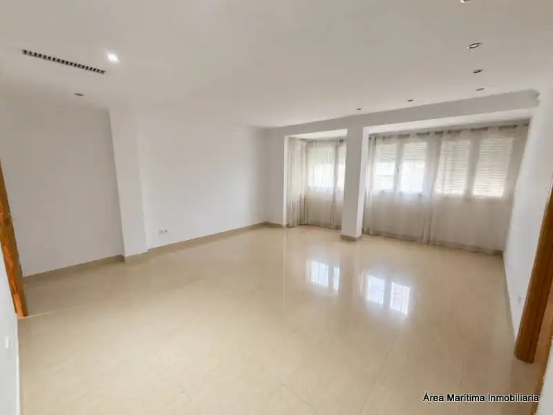 Vista exterior de Piso de alquiler en Valencia con Aire acondicionado, Calefacción y Horno