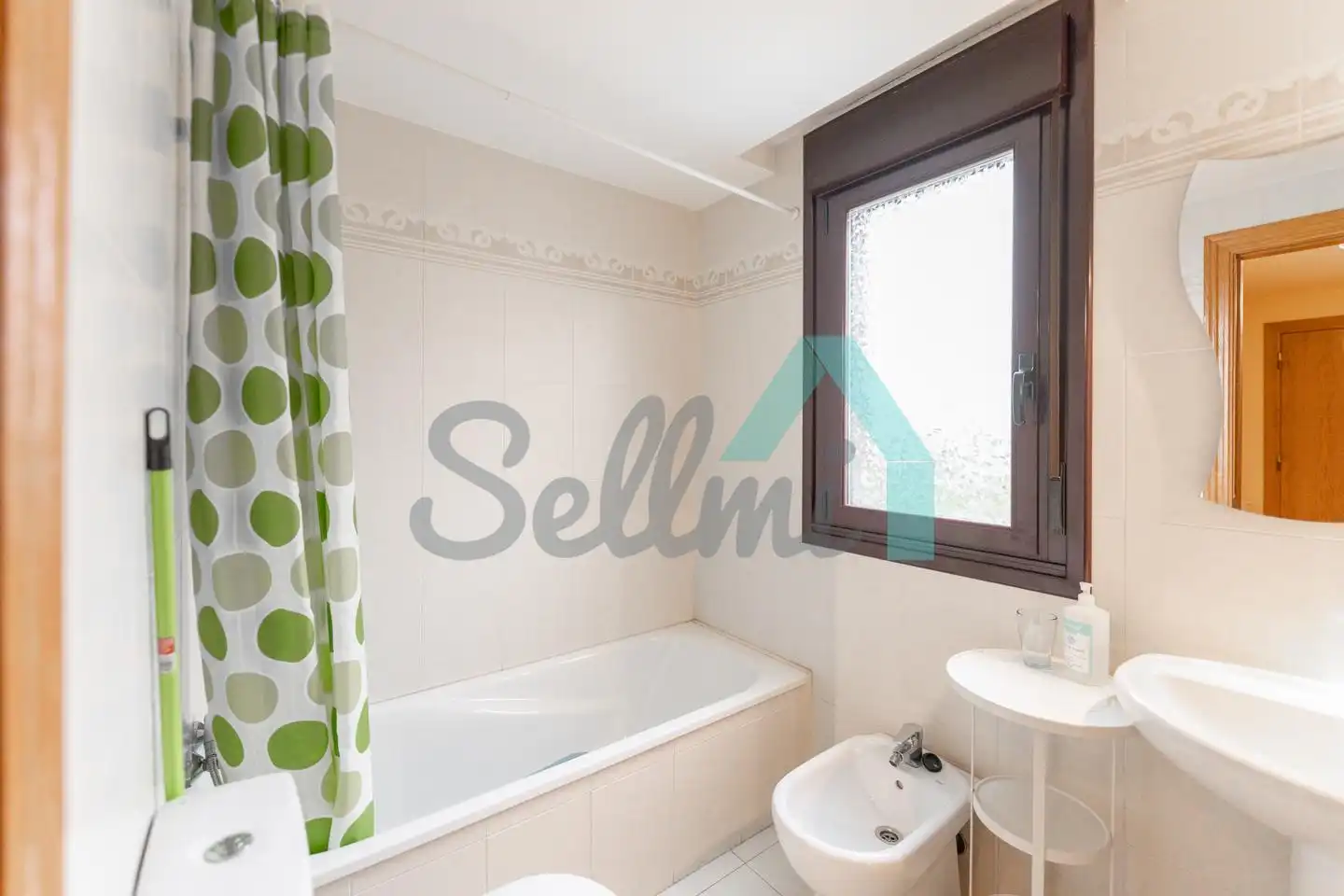 Bathroom of Flat for rent in Oviedo   with Heating, Parquet flooring and Terrace