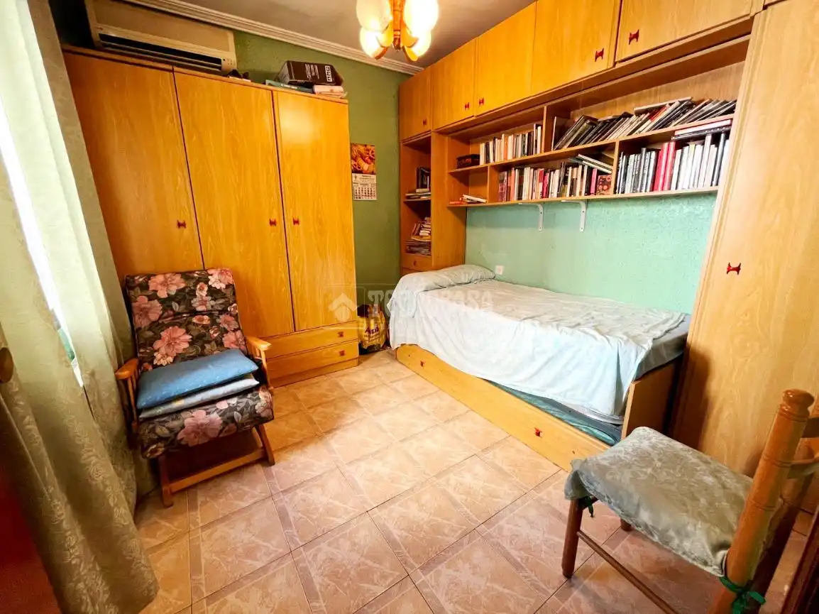 Bedroom of Buildings for sale in Madrid