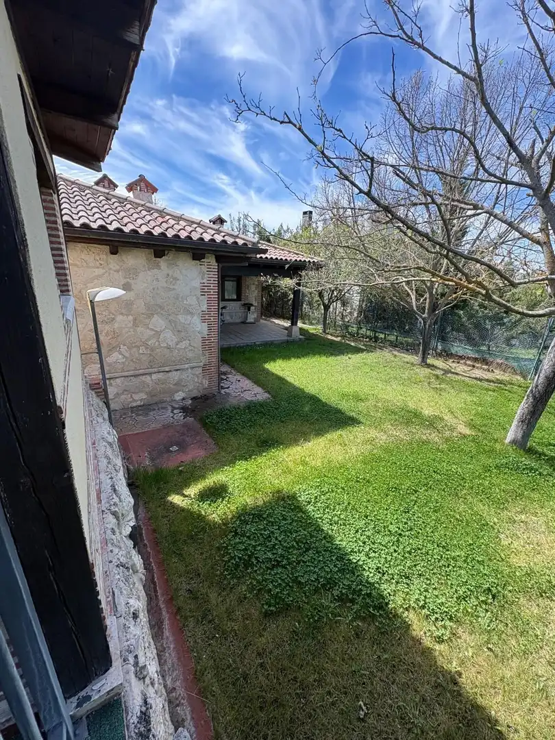 Jardí de Casa o xalet en venda en Laguna de Duero amb Calefacció, Jardí privat i Traster