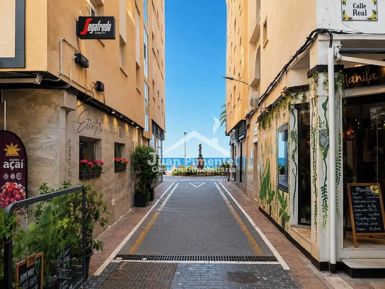 Vista exterior de Apartament en venda en Estepona amb Aire condicionat, Moblat i Balcó