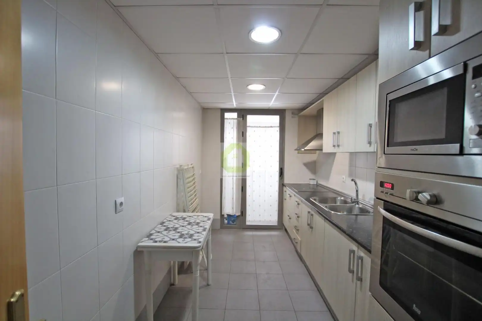 Kitchen of Flat for share in Armilla  with Storage room and Furnished