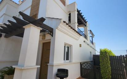 Vista exterior de Casa o xalet en venda en Torre-Pacheco amb Aire condicionat, Terrassa i Balcó