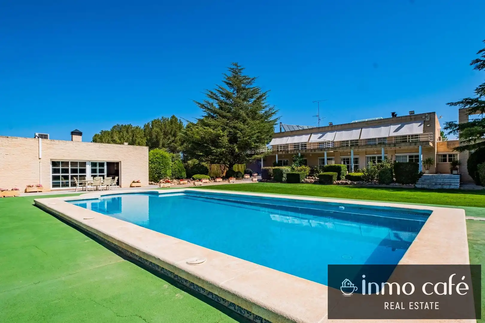 Piscina de Casa o xalet en venda en Villena amb Aire condicionat, Calefacció i Terrassa