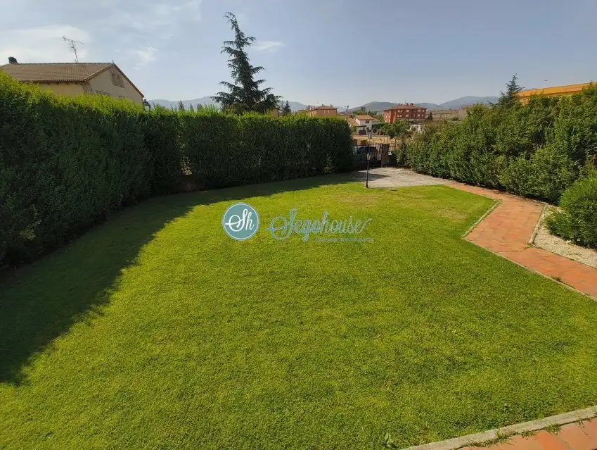 Casa o chalet en venta en Palazuelos de Eresma con Calefacción, Terraza y Amueblado