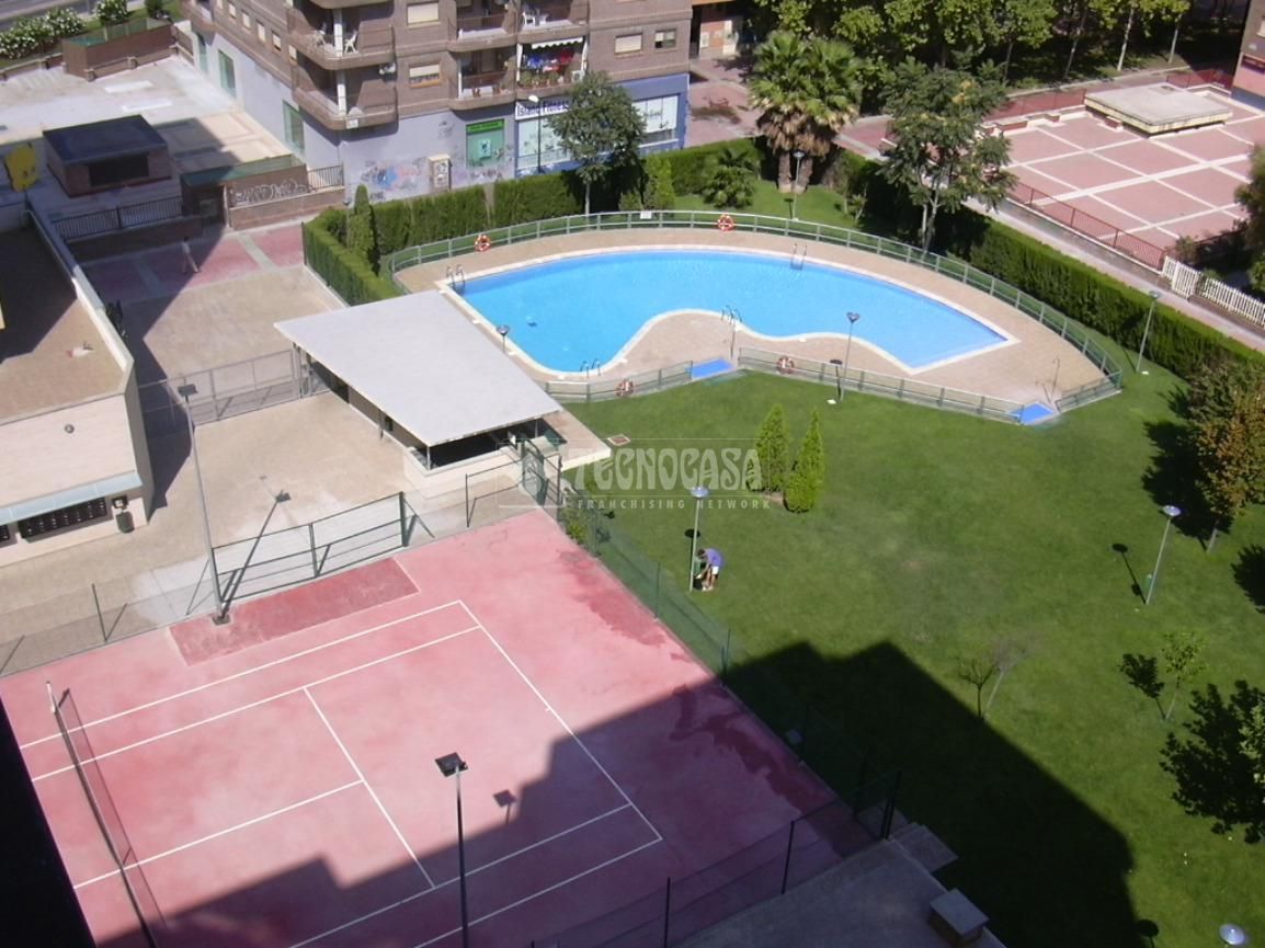 Piscina de Piso de alquiler en  Zaragoza Capital con Calefacción, Terraza y Balcón