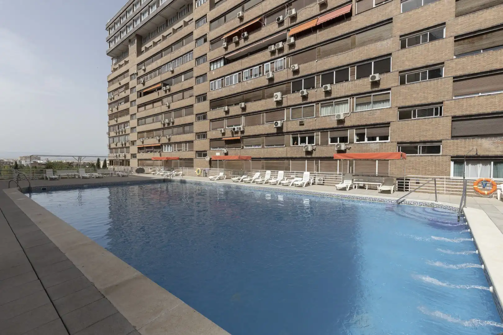 Piscina de Dúplex en venda en Granada amb Aire condicionat, Calefacció i Terrassa