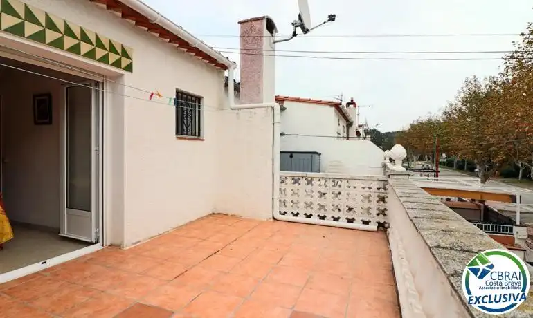 Terraza de Casa adosada en venta en Empuriabrava con Jardín privado, Amueblado y Piscina comunitaria