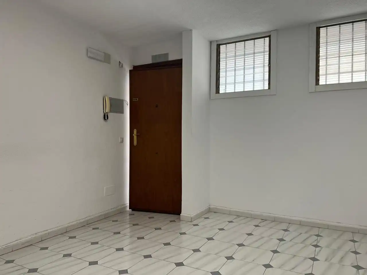 Office for rent in Fuengirola  with Air Conditioner