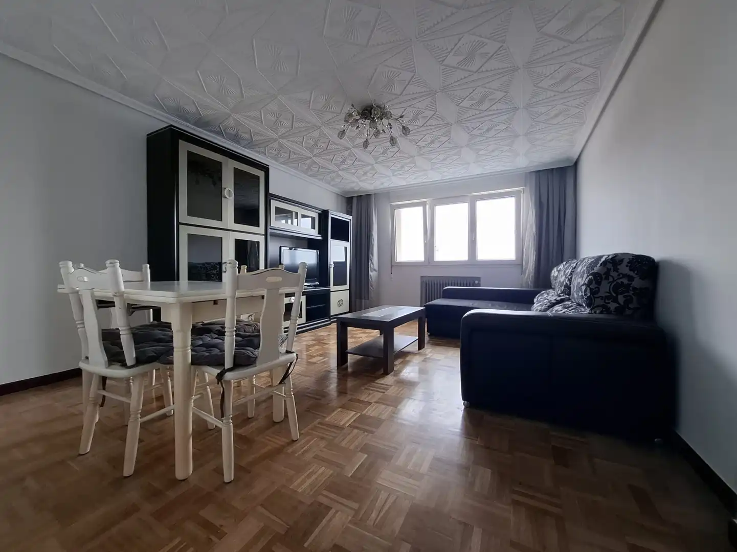 Wohnzimmer von Wohnung zur Miete in Gijón  mit Heizung und Parkett