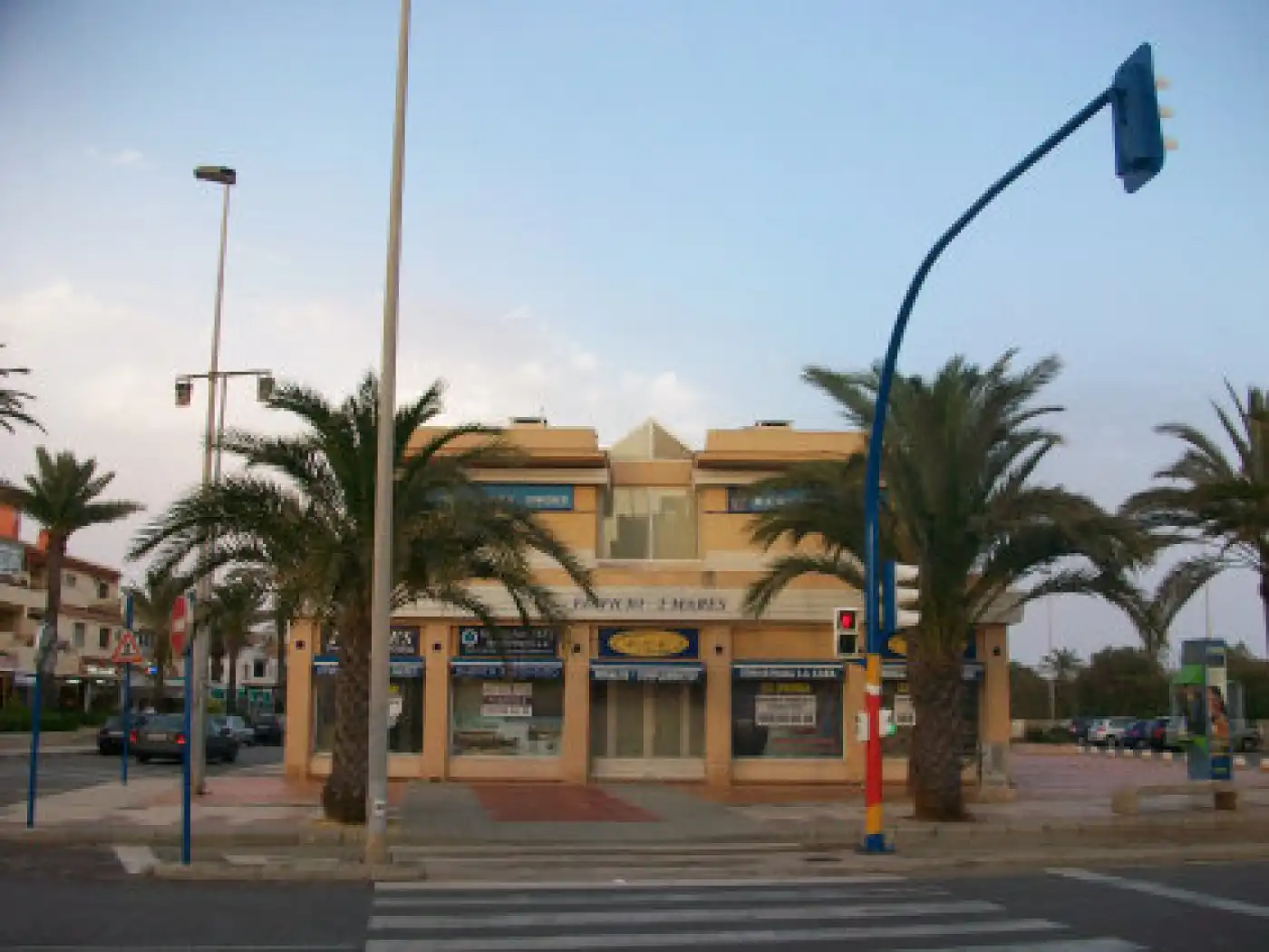 Vista exterior de Local de lloguer en La Manga del Mar Menor amb Aire condicionat i Terrassa