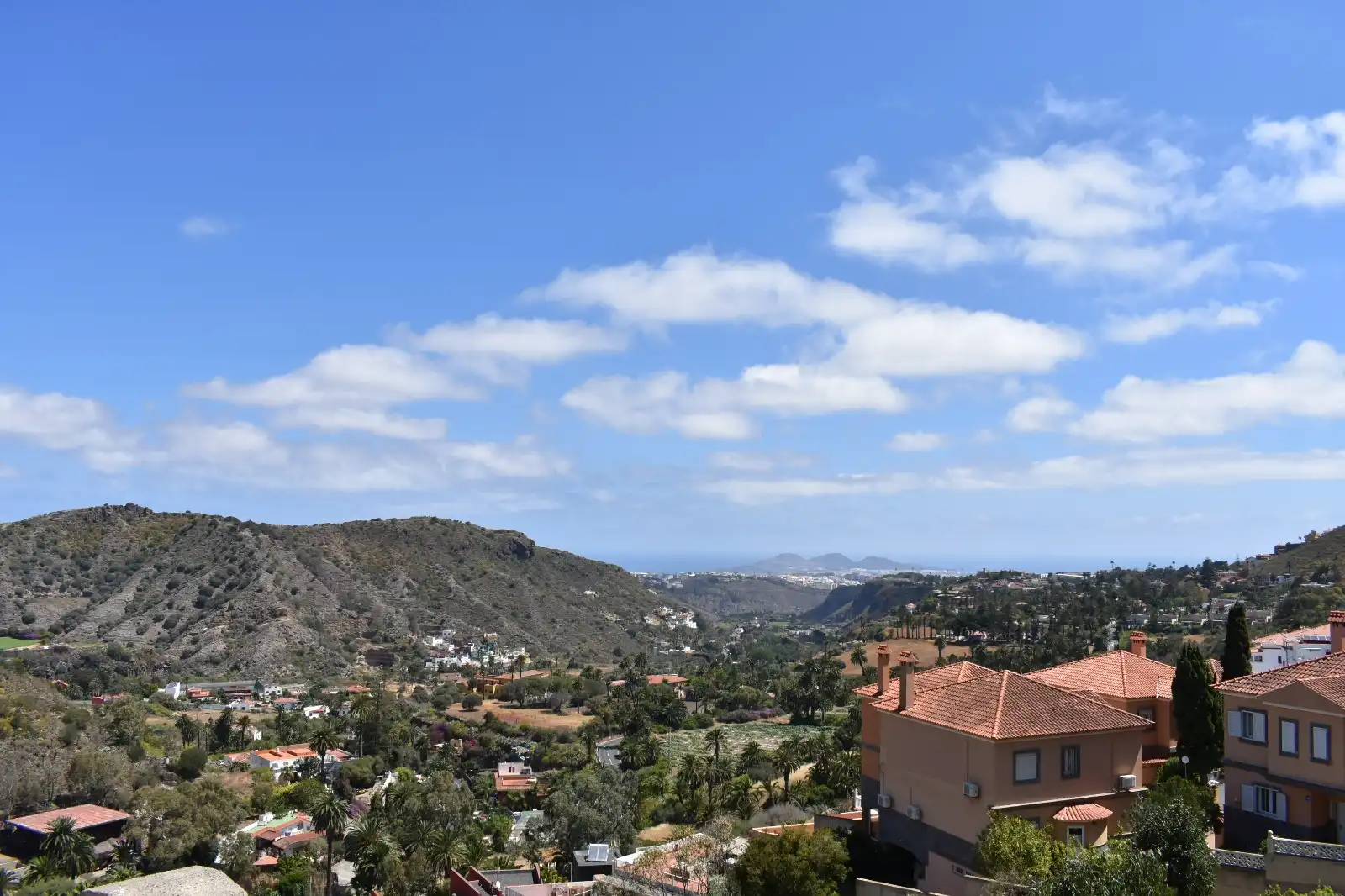 Vista exterior de Casa o xalet en venda en Las Palmas de Gran Canaria amb Jardí privat, Terrassa i Balcó