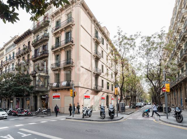 Local comercial en Alquiler en Vila de Gràcia