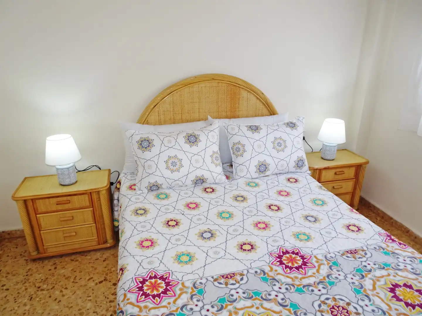 Dormitori de Apartament de lloguer en Gandia amb Aire condicionat, Terrassa i Moblat