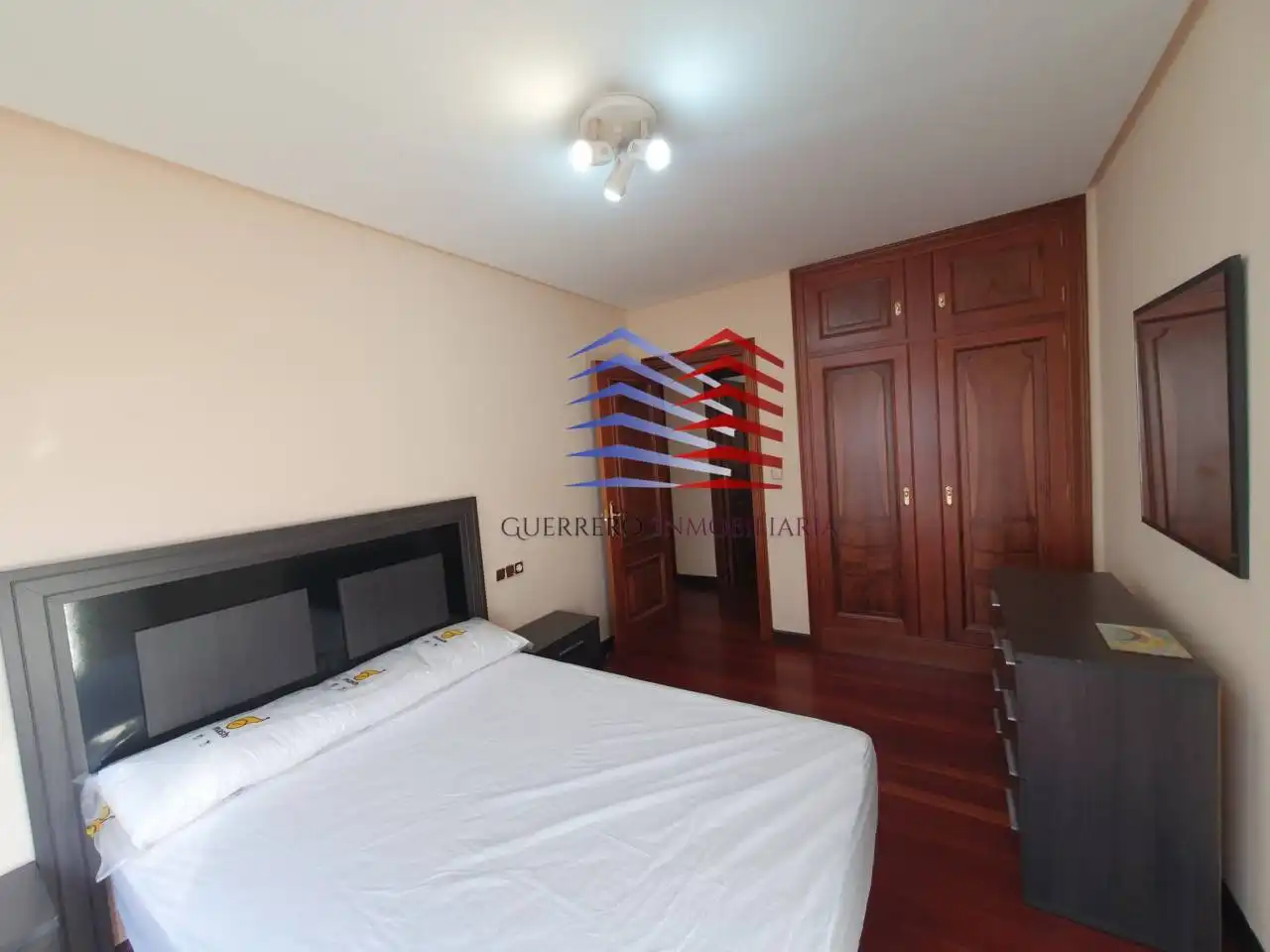 Habitación de Apartamento de alquiler en Ourense Capital  con Calefacción, Parquet y Amueblado