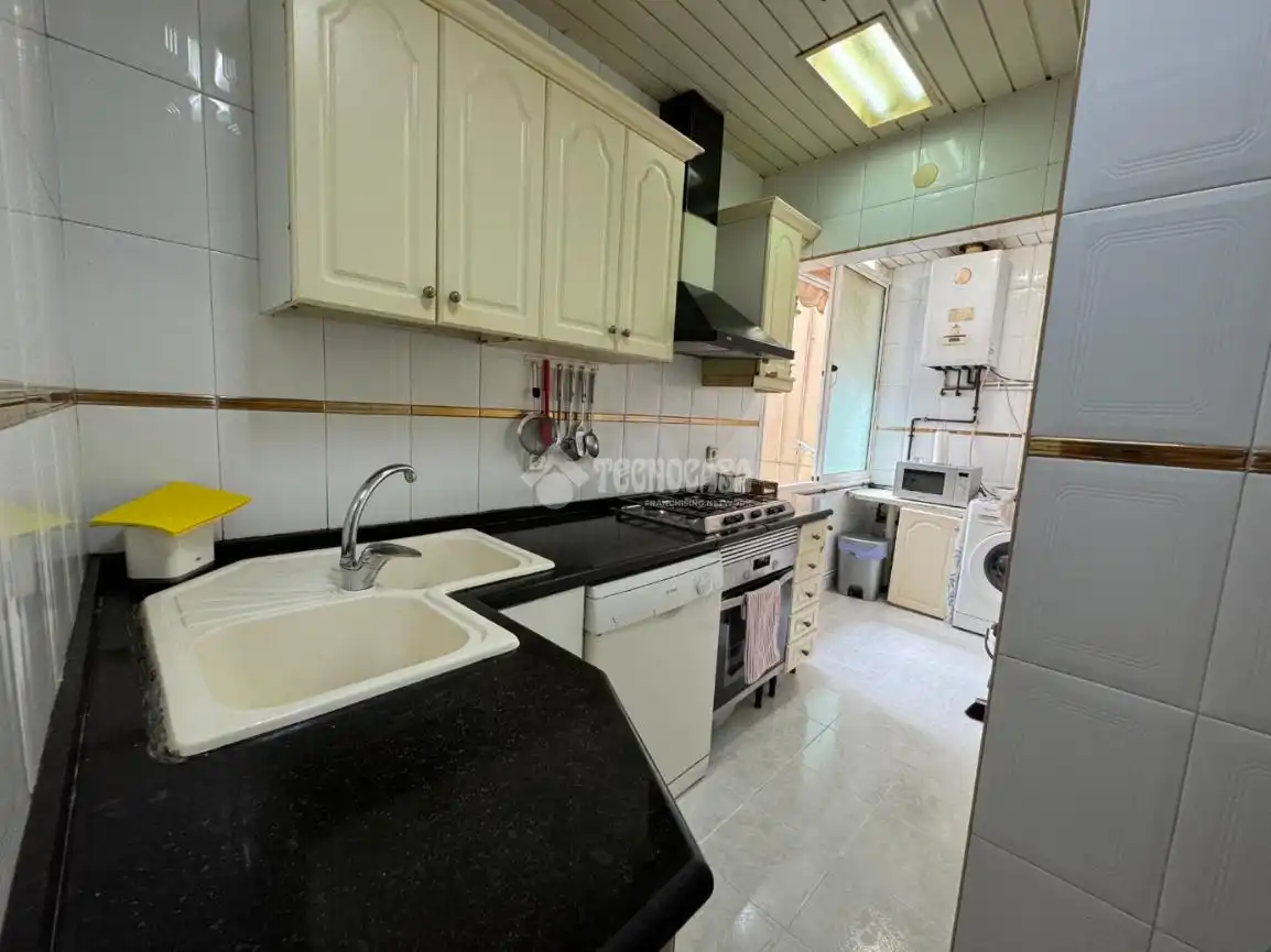 Küche von Wohnung zum Verkauf in Barcelona mit Klimaanlage, Heizung und Terrasse