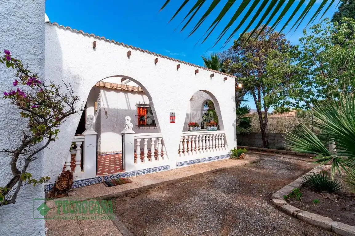 Exterior view of Houses for sale in Roquetas de Mar