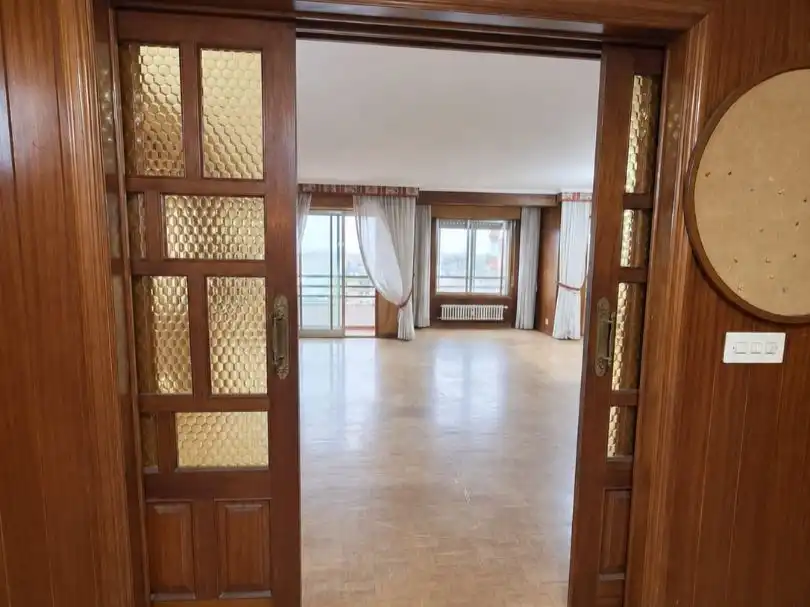 Sala d'estar de Pis en venda en León Capital  amb Terrassa i Balcó