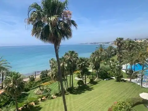 Piso con piscina en venta en Selwo
