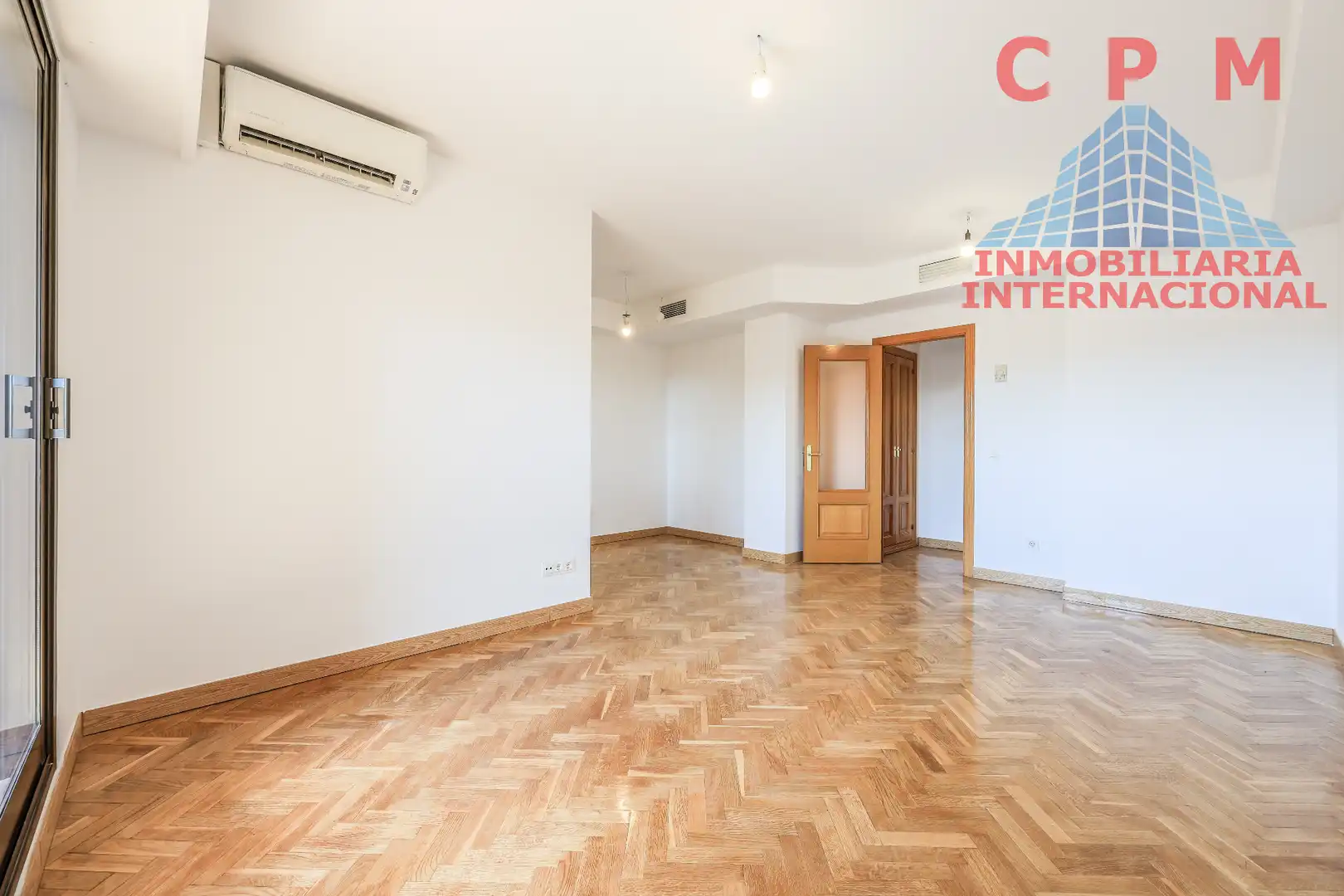 Sala d'estar de Àtic de lloguer en Madrid amb Aire condicionat, Calefacció i Parquet